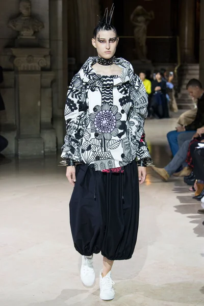Look 11